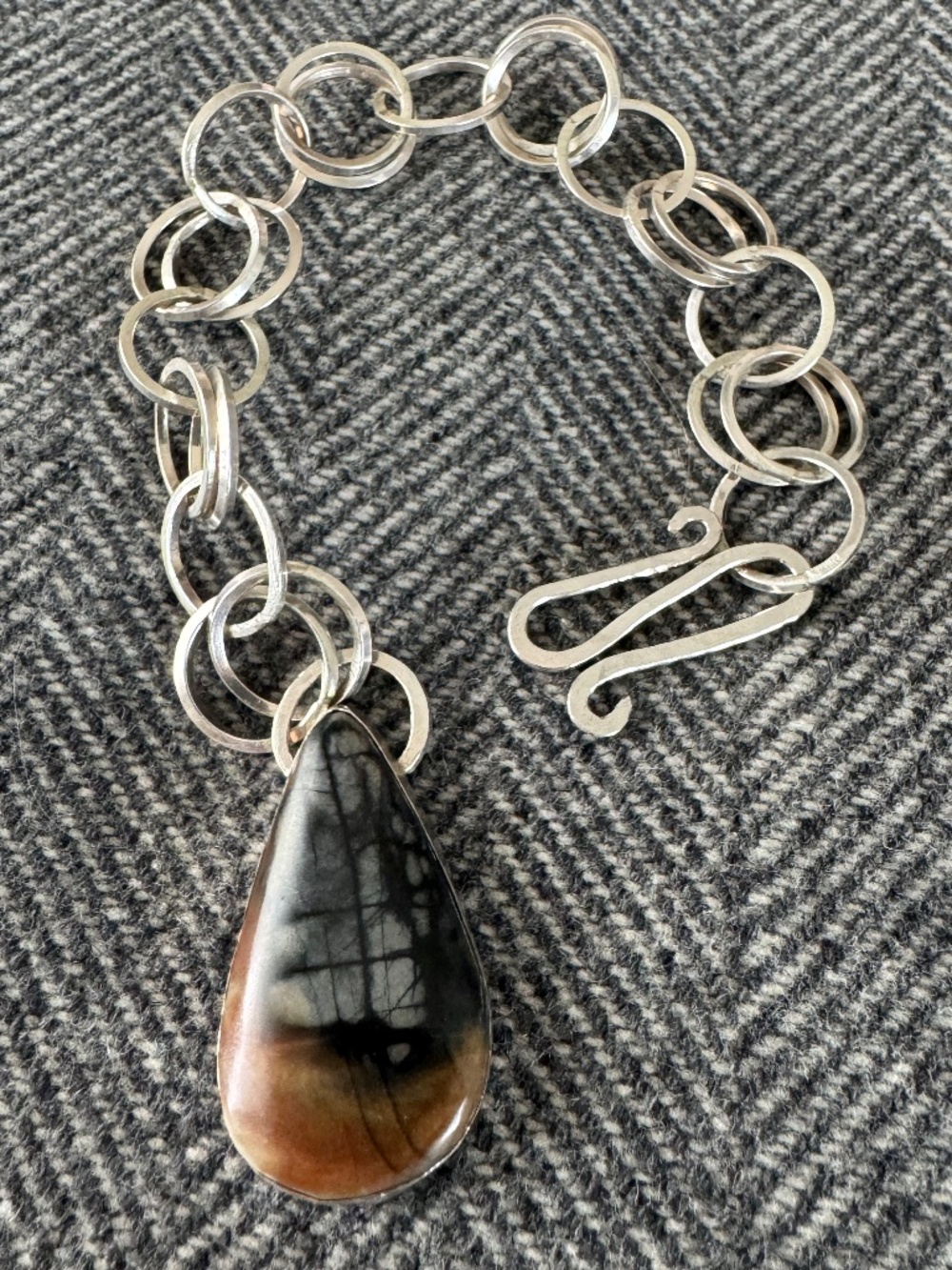 HANDMADE STERLING SILVER BRACELET WITH BEZEL MOUNT STONE